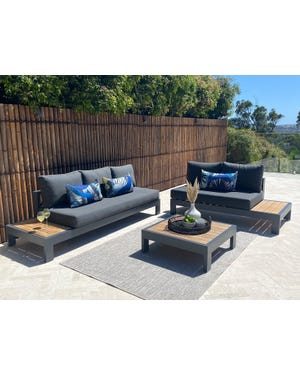 Outdoor lounge setting