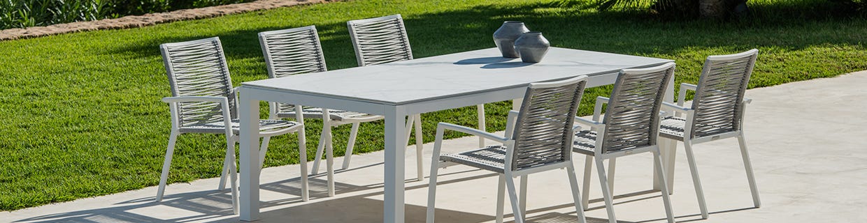 Outdoor Chairs & Tables