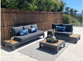 Outdoor lounge setting